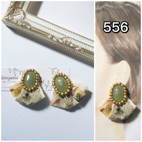 556/ビーズ刺繍　カーキ　くすみグリーン　ゴールド　インド刺繍リボン　フラワー　イヤリング　ピアス　ハンドメイド　アクセサリー 