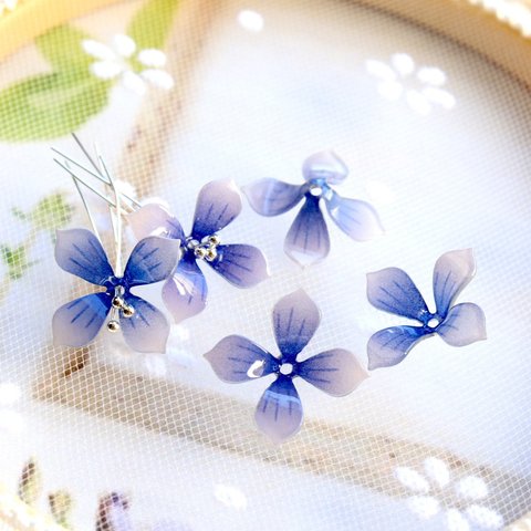 4個★クレマチス　お花のアクリルパーツ　ブルーパープルグラデーション