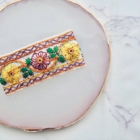 ベビー　フラワーぱっちんピン　インド刺繍ぱっちんピン