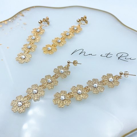 SWAROVSKI クリスタル×スカシゴールドフラワー　ピアス/イヤリング