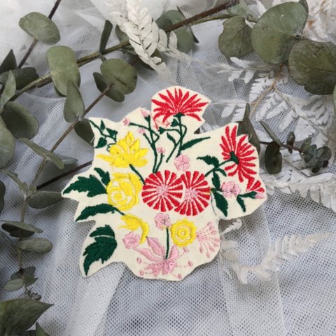 刺繍ワッペン　花　矢車草