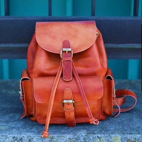 【受注製作】本革の収納たっぷり　ポケット豊富なリュックサック　バッグ　かばん　GR0101