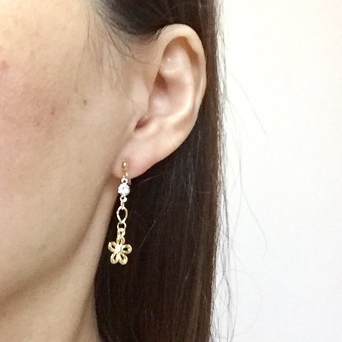 お花とジルコニアのイヤリング/ピアス