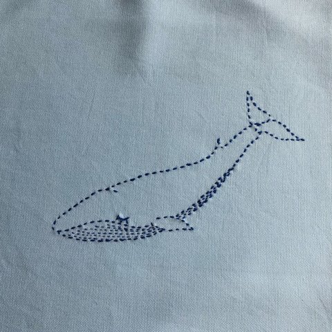 手刺繍くじらの巾着袋