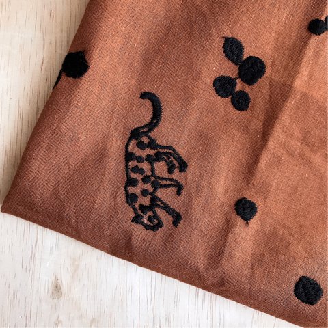 【綿麻シーチング50×50】echino 刺繍  leopard・キャメル