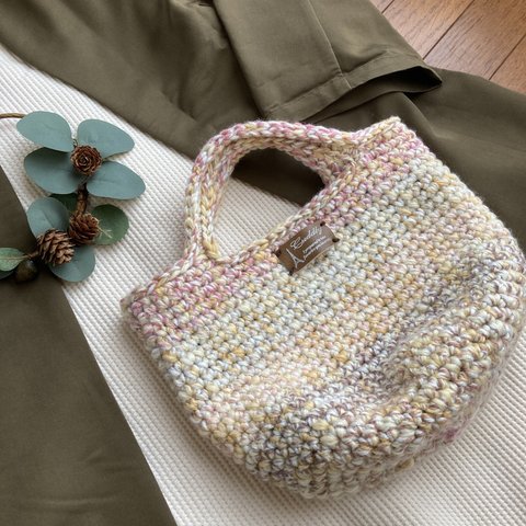送料無料✨優しい色合いのグラデーションバッグ　ハンドバッグ　手編みバッグ　毛糸バッグ