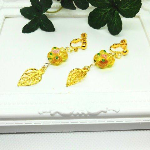 セール🎵夏🌻向日葵色の花のイヤリング/ピアス