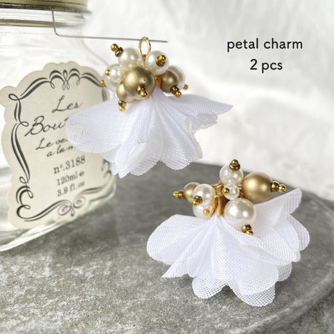 ２pcs★charm・petal white（ビジュータッセルチャーム）