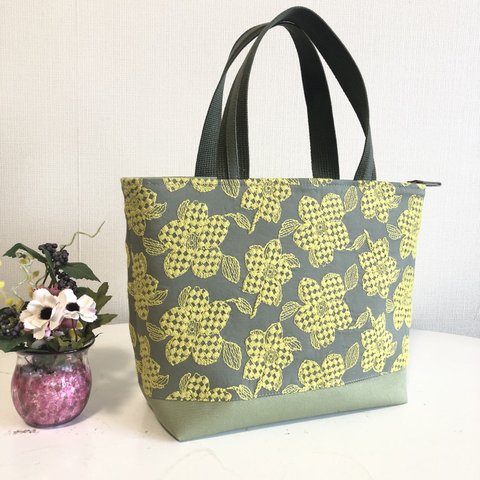 あおりトートバック　　刺繡　グリーン系