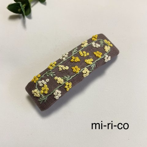 ミモザの花刺繍　スクエアバレッタ(中)