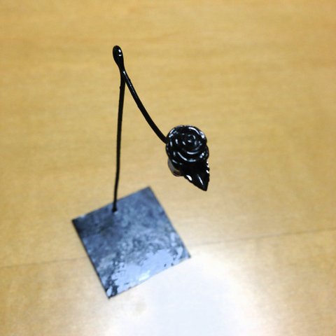 rose pierce black 片葉