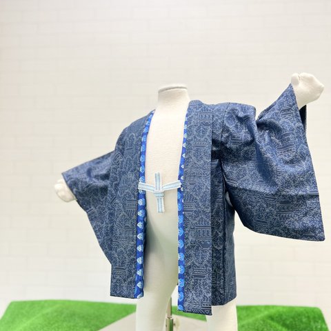 ●ベビー和服　羽織H8:　紺青色（こんじょう色）に庭の柄　大島紬（サイズ90まで）着物地シルク