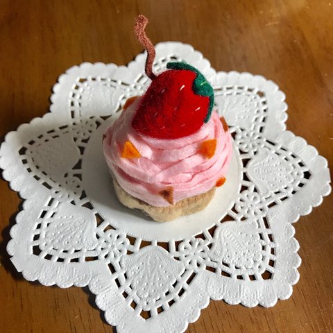 いちごモンブランマグネット🍰