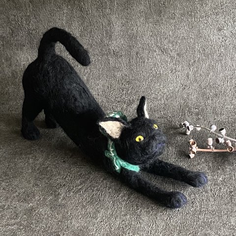 羊毛フェルトの仲間　黒猫.