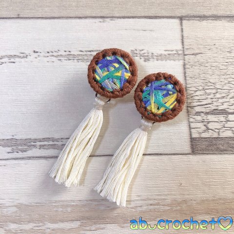 sale＊タッセル付き＊刺繍糸ボタンイヤリング