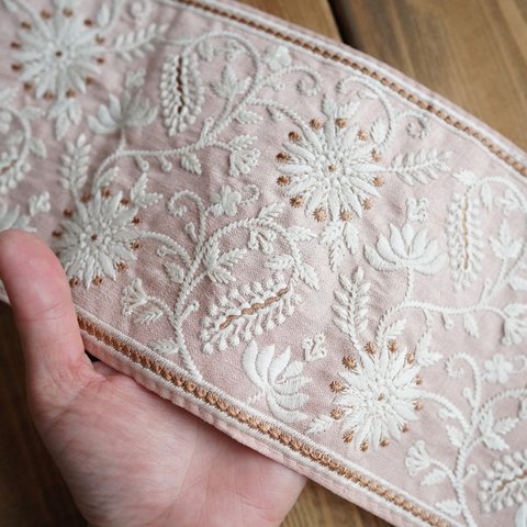 13.5㎝幅　［80㎝］カット済み【インド刺繍リボン】幅広　シルク　刺繍リボン   【ピンク】