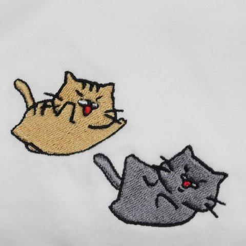 プロレスを楽しむ猫の刺繍入りTシャツ　6.2オンス　男女兼用