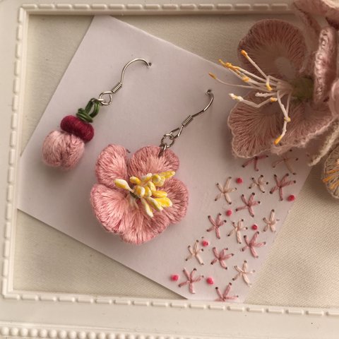 ［立体刺繍］桜のアシンメトリーピアス