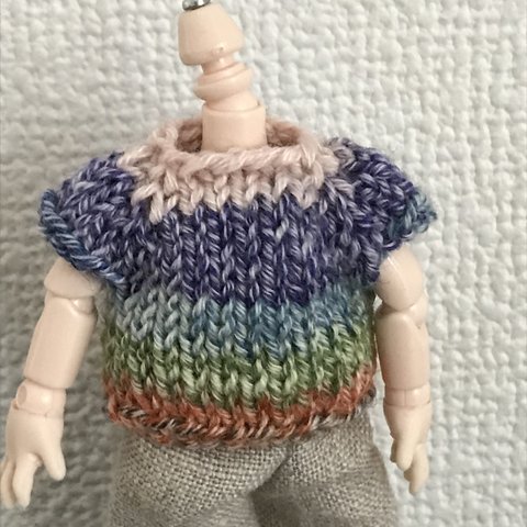 オビツ11multicolored の手編みの半袖セーター