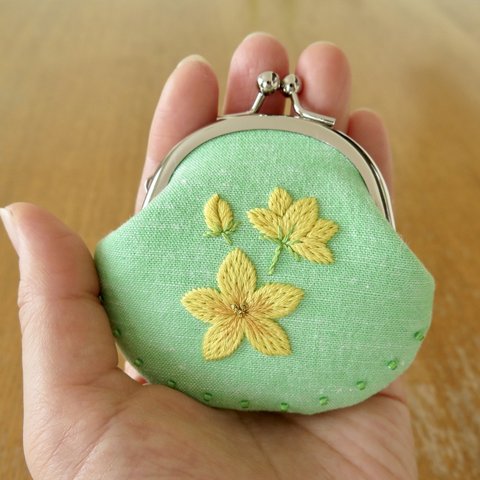 手刺繍の小銭入れ〈黄色いお花〉