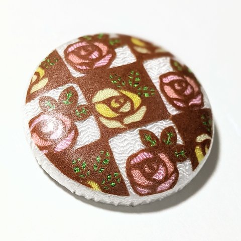 切り絵　くるみボタンブローチ　薔薇市松