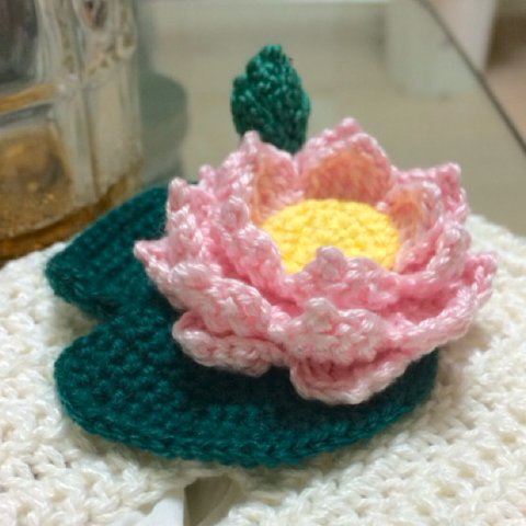 蓮の花  かぎ針編み