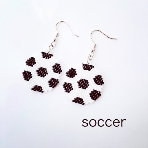 サッカー ボール ピアス ( イヤリング スポーツ )