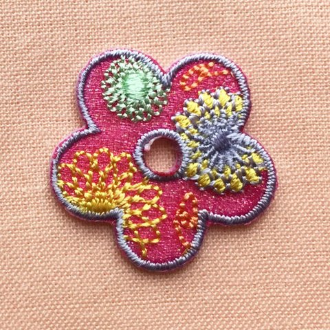 アップリケワッペン 刺繍入りフラワーディープピンク 1481*