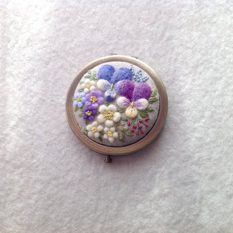 【再販×2】リネンと刺繍の野の花コンパクトミラーB