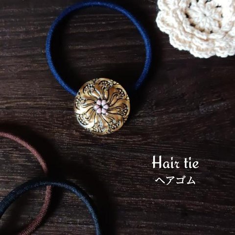 ミルキーピンクのお花 金色のガラスボタンのヘアゴム