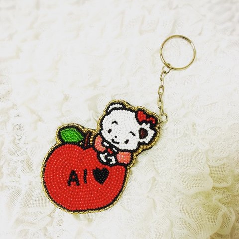 くまちゃんとりんご🍎お名前入り♡ビーズ刺繍♡キーホルダー♡