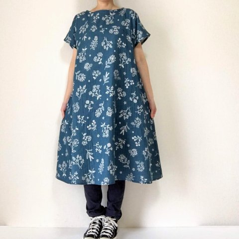 ステッチ刺繍調＊草花柄のフレアワンピース＊やわらか国産ダブルガーゼ＊コットン100％＊半袖＊ポケット付き＊フォレストグリーン