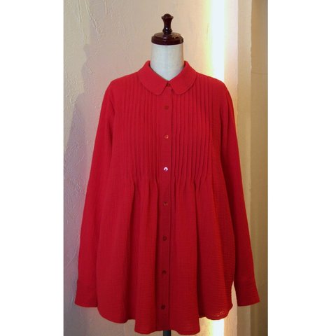 鮮赤ポピーレッドガーゼシャツピンタックシャツピンタックブラウスバンドカラースタンドカラー長袖シャツゆったり１１号 １３号 Ｌサイズ 大きめサイズ COCOdake COuture コットン 綿