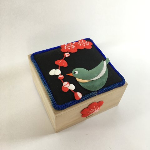 【実物】梅の押し絵の桐の箱