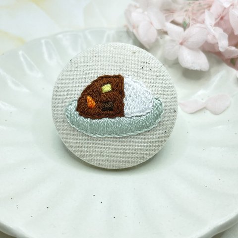 ブローチ刺繍　カレーライス