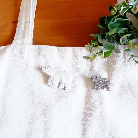 シロクマの刺繍ブローチ