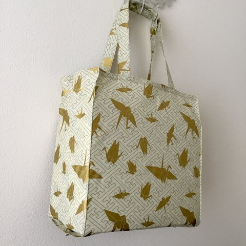 折り鶴和柄エコバッグ、ゴールド折り紙鶴 タイト・アンド・タイディ・トートバッグ; Gold Origami Crane Tight ‘n’ Tidy Tote Bag, eco bag