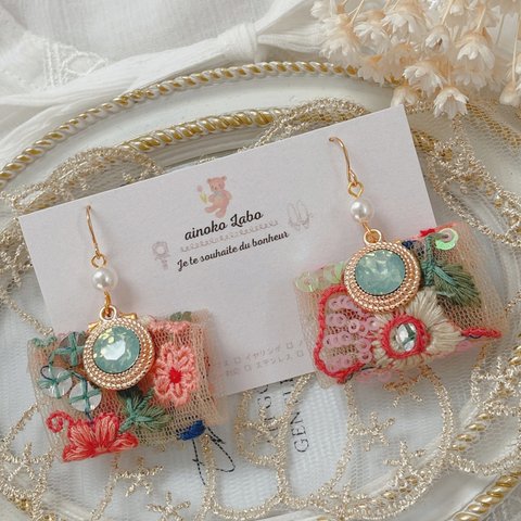 ✳︎ 華やかインド刺繍リボン うるるんビジュー ピアス ✳︎