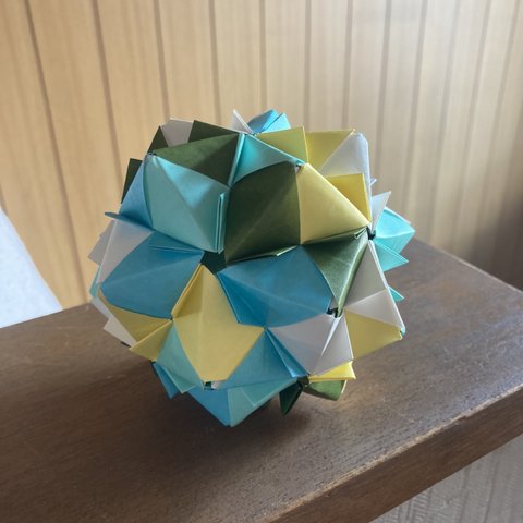 折り紙で作ったくす玉型オブジェ
