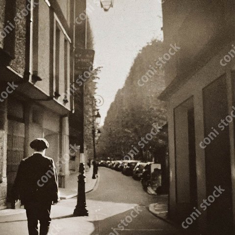 パリをイメージ、街灯、歩く人、レトロ、モノクロ、アート、古びた写真　conistock_54616_01