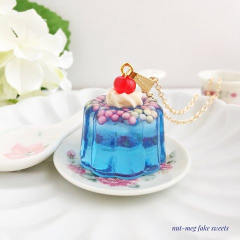 ゼリーのネックレスmini(ブルー&粒々シュガー)(Blue jelly necklace)(フェイクスイーツ/スイーツデコ/食品サンプル/レジン)