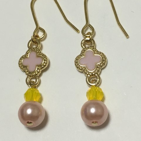 パールピンク&イエローオパール  とお花のピアス