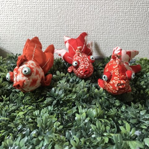 布の金魚。出目金です。３個セット