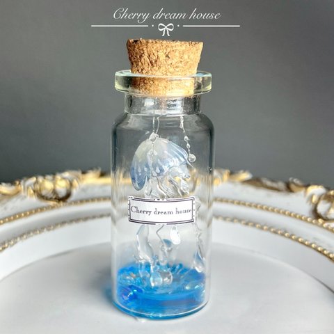 【受注制作】小さなくらげ コルク 小瓶 ミニボトル ガラスドーム ガラス 置物 可愛い 夏 クラゲ 海月 ミニチュア 海