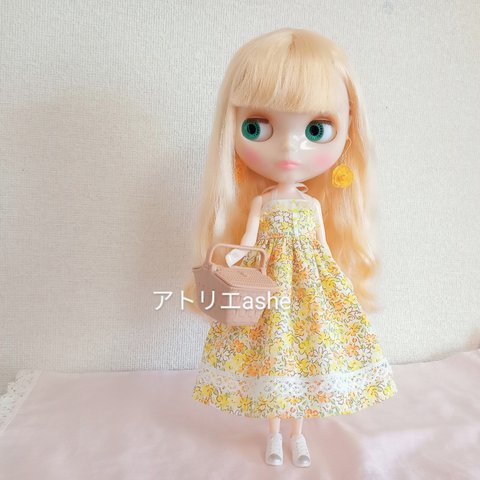 送料無料「ホルターネックの花柄ワンピース（イエロー）」ネオブライス・リカちゃんの服（ブライス 服 アウトフィット ワンピース 花柄 レース） 