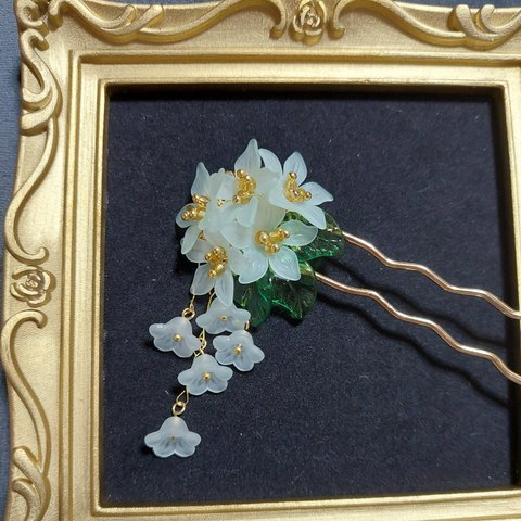 淡いミントグリーンの花かんざし