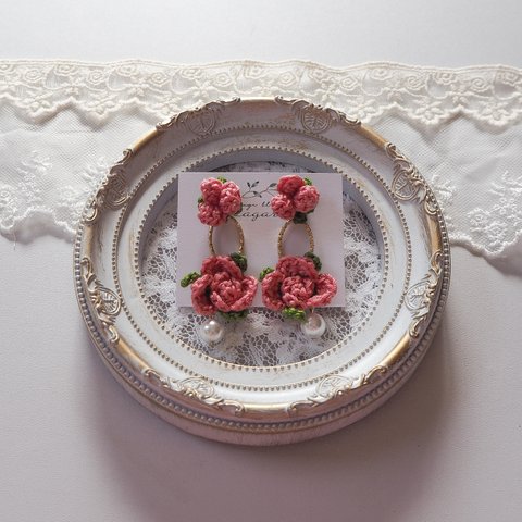 かぎ針編み 桃色のバラのピアス・イヤリング