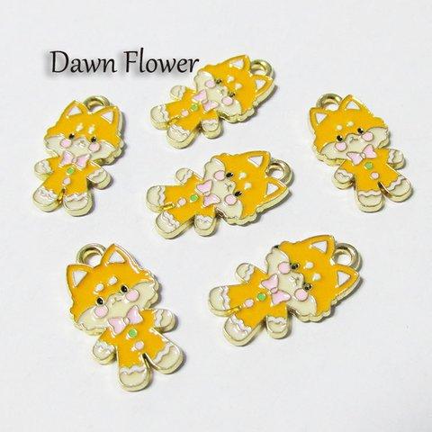 【D-0603】8pcs　ねこ　20×12mm　ホワイト＆オレンジ　チャーム