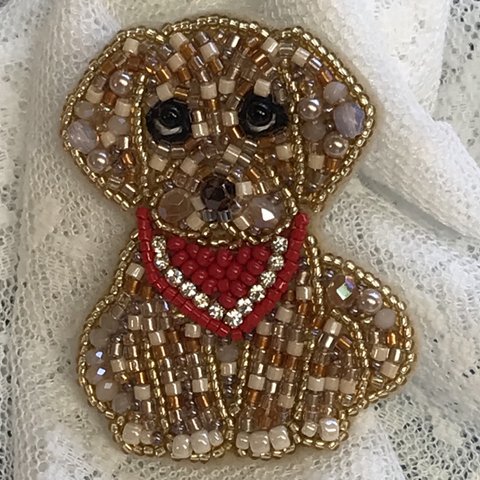 ブローチ　ビーズ刺繍アクセサリー　ビーズ刺繍ブローチ　犬　ラブラドールレトリバー