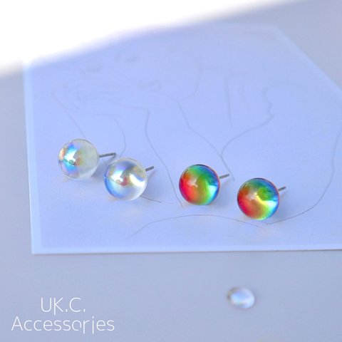 ピアス 虹を閉じ込めた硝子のピアス 10mm【⚠️オプション欄より選択必須です 金属アレルギー対応ピアス イヤリングの場合】イヤリング 樹脂ピアス チタン ピアス サージカルステンレス ピアス